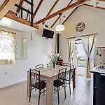 Дом отдыха House Komadic Raja *