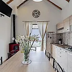 Дом отдыха House Komadic Raja *