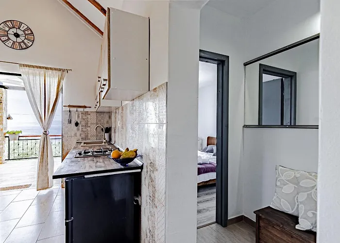 House Komadic Raja Blato