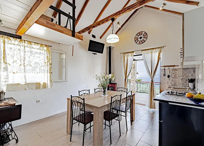 Nyaraló House Komadic Raja *