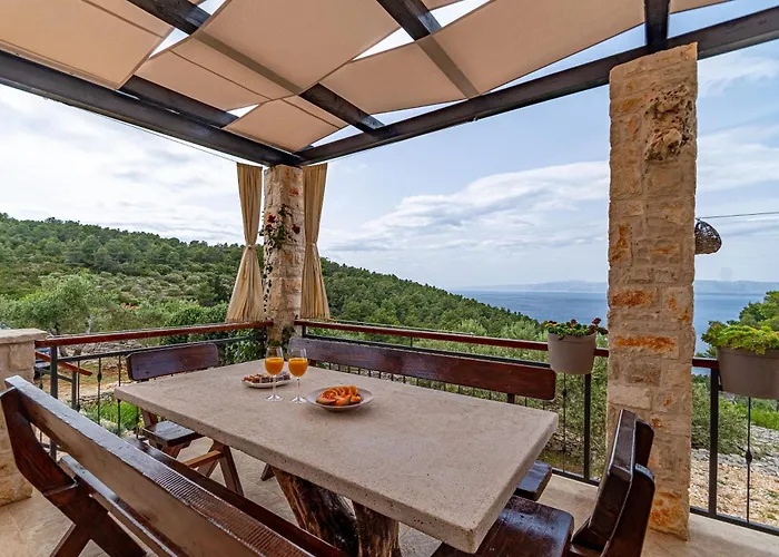 House Komadic Raja Blato