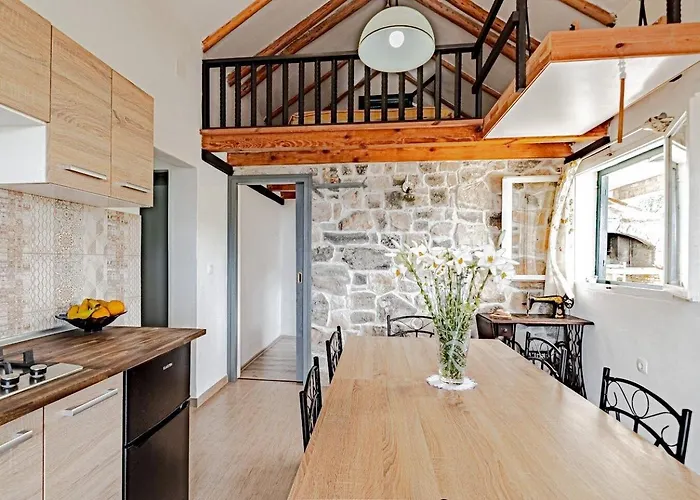Nyaraló House Komadic Raja Blato