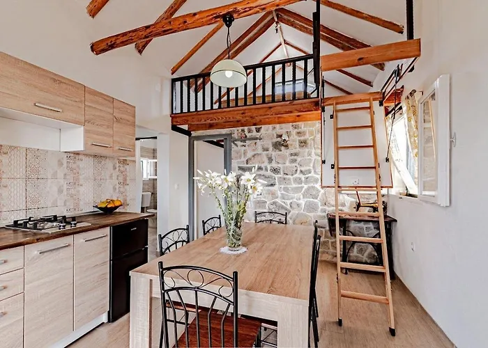 Nyaraló House Komadic Raja Blato
