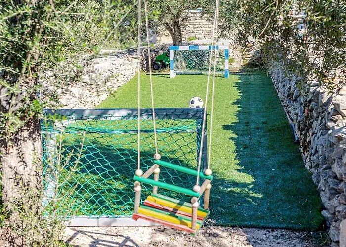 Nyaraló House Komadic Raja *