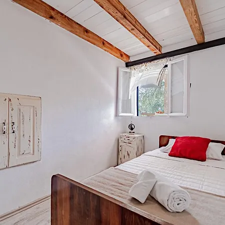 House Komadic Raja Holiday home