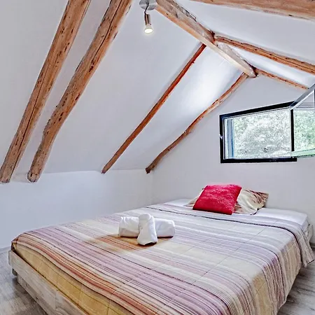 펜션 House Komadic Raja