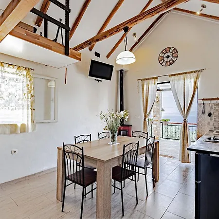 Ferienhaus House Komadic Raja *