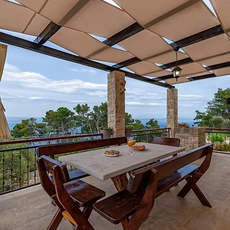 House Komadic Raja *