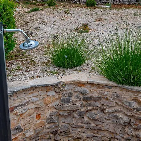 House Komadic Raja Ferienhaus *